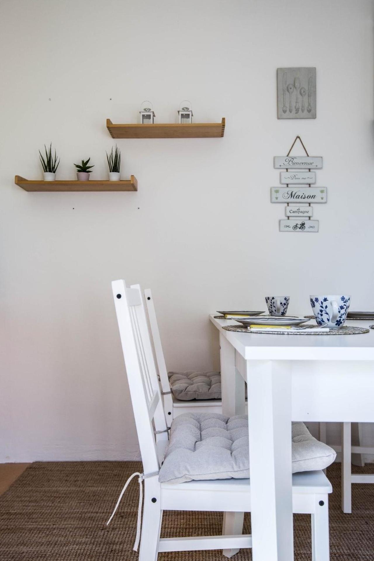 Villa Glicini en Ostra — dining