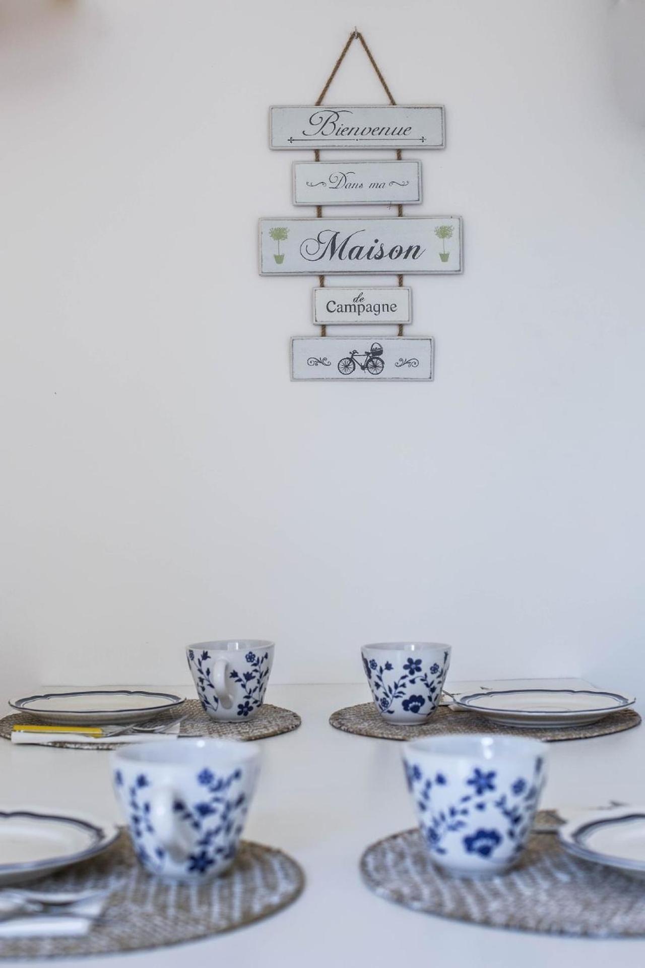 Villa Glicini en Ostra — dining