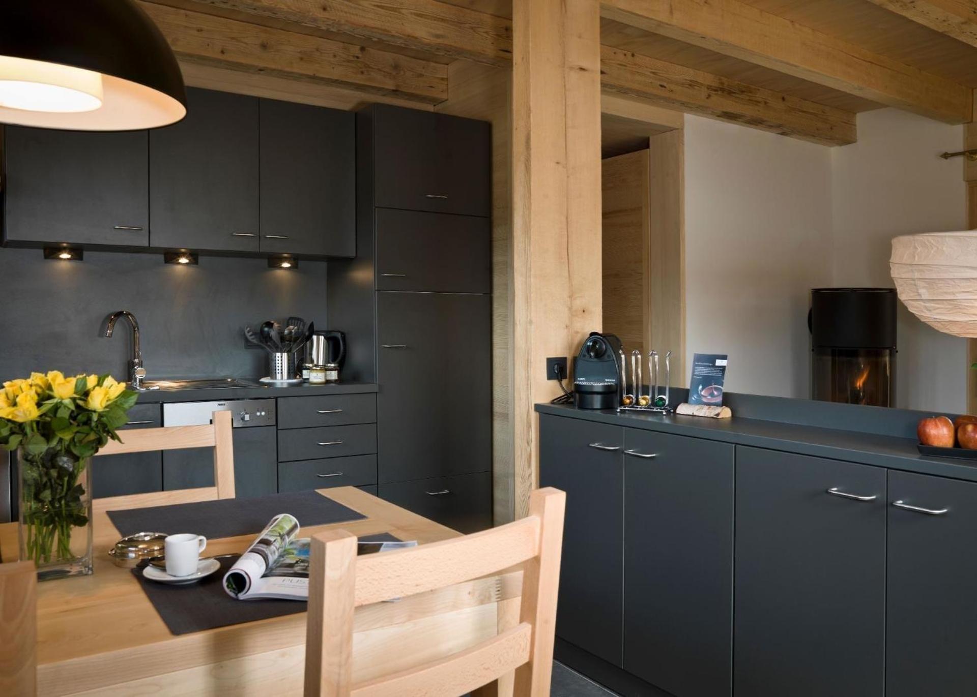 Modernes Holzhaus mit Sauna, Whirlpool und Entspannungsraum