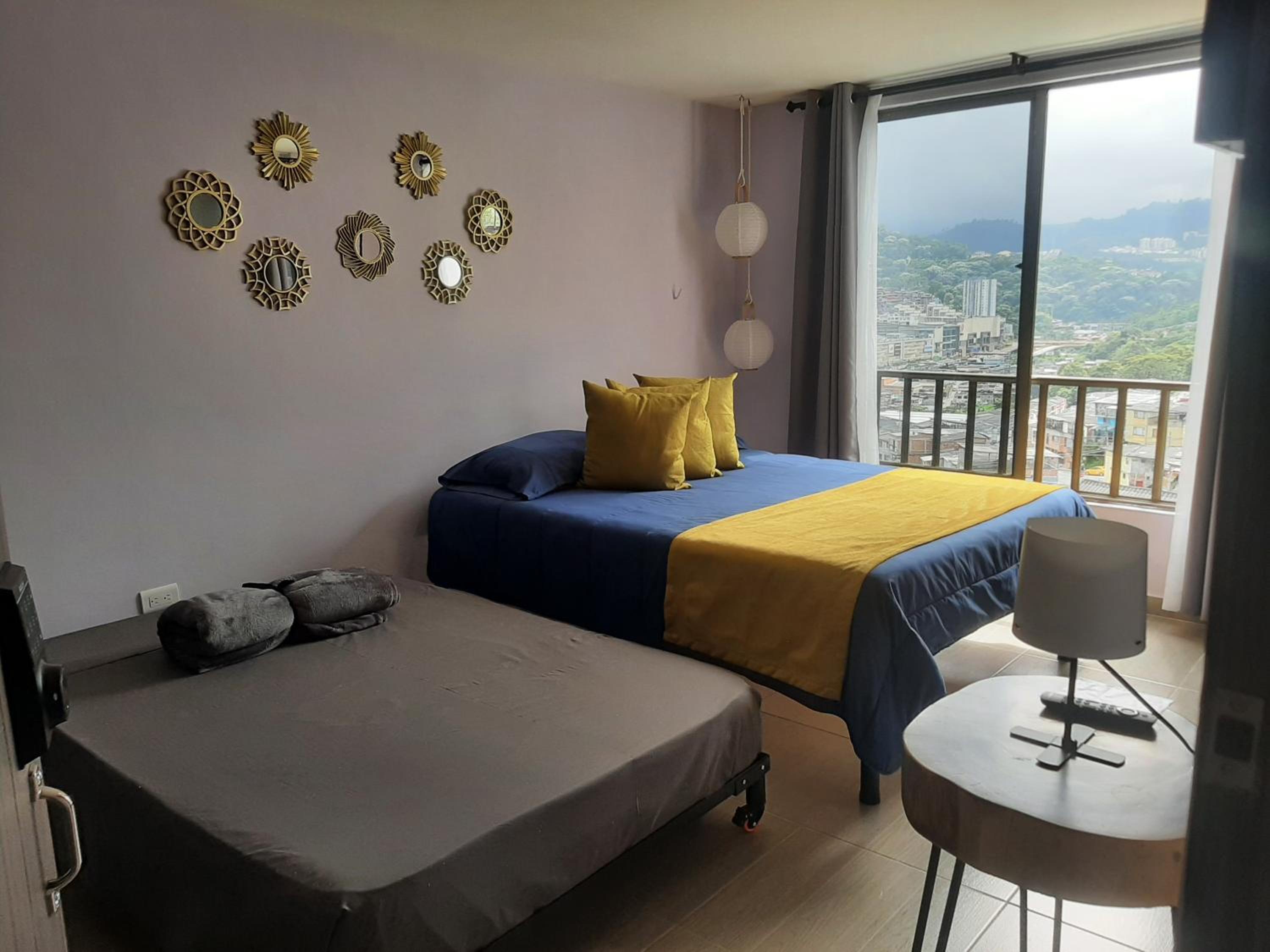 Suite con hamaca y baño privado.