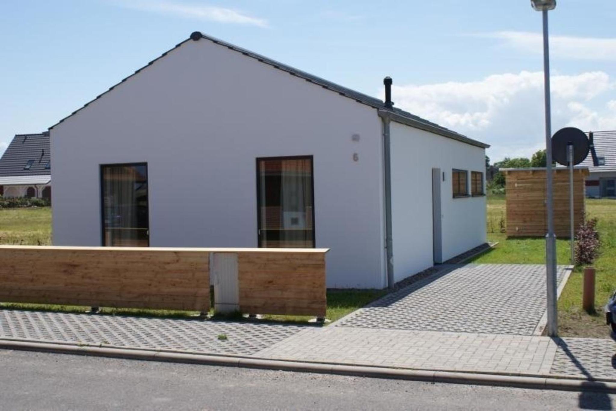 Strandnahes Ferienhaus Mit Terrasse Und Stellplatz