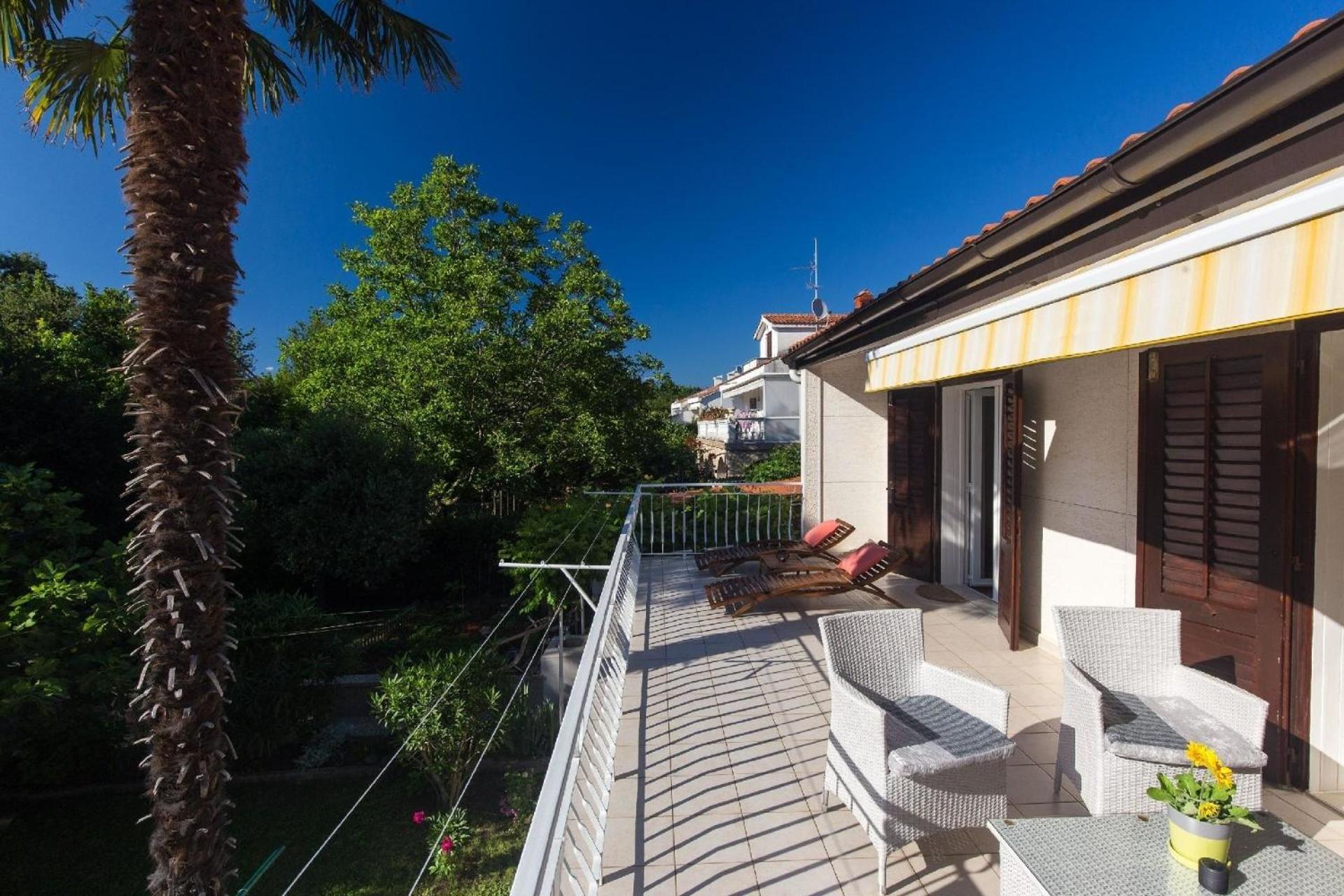 Ferienwohnung mit Terrasse und Garten direkt am Eichenwald mit herrlichem Ausblick view 3