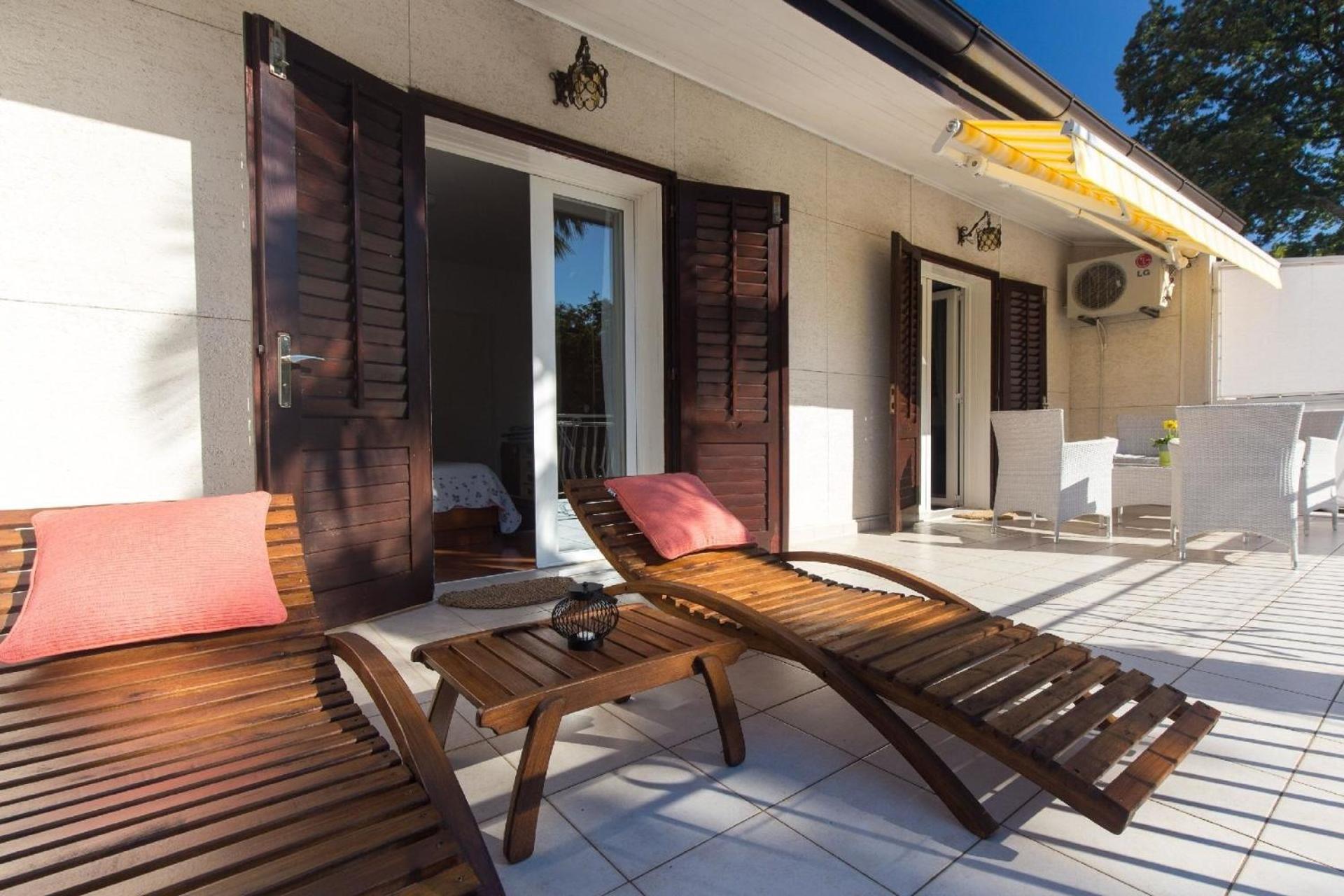 Ferienwohnung mit Terrasse und Garten direkt am Eichenwald mit herrlichem Ausblick view 4