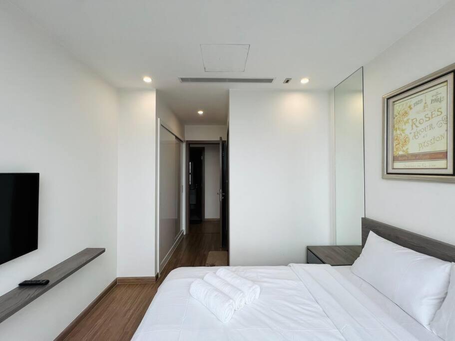VNRooms - 2BR Vinhomes Skylake/ Unique & Youthful