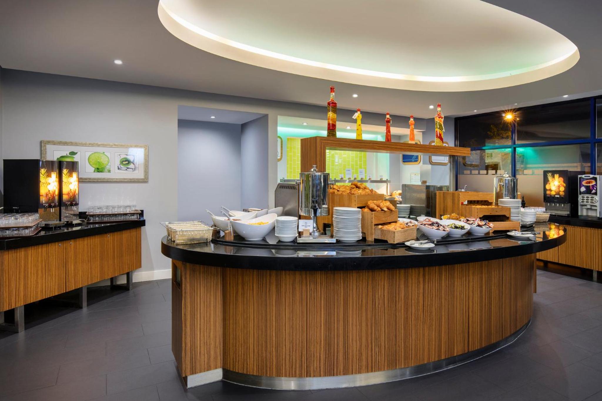 Slough Vacations - Holiday Inn Express London Heathrow T5, an IHG Hotel - Property Image 3