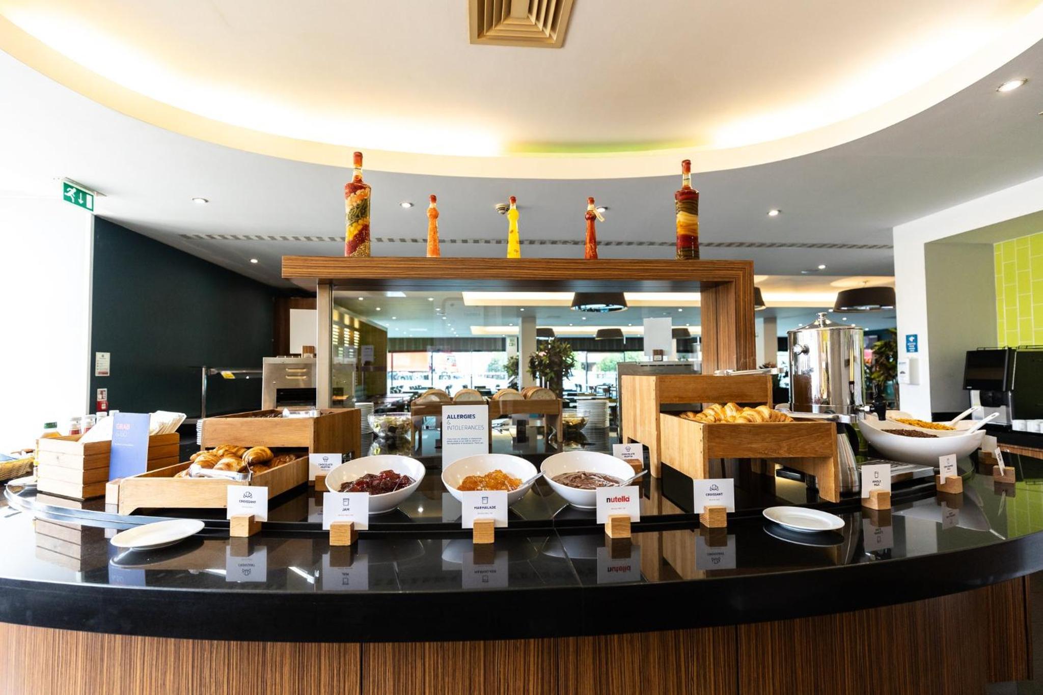 Slough Vacations - Holiday Inn Express London Heathrow T5, an IHG Hotel - Property Image 4