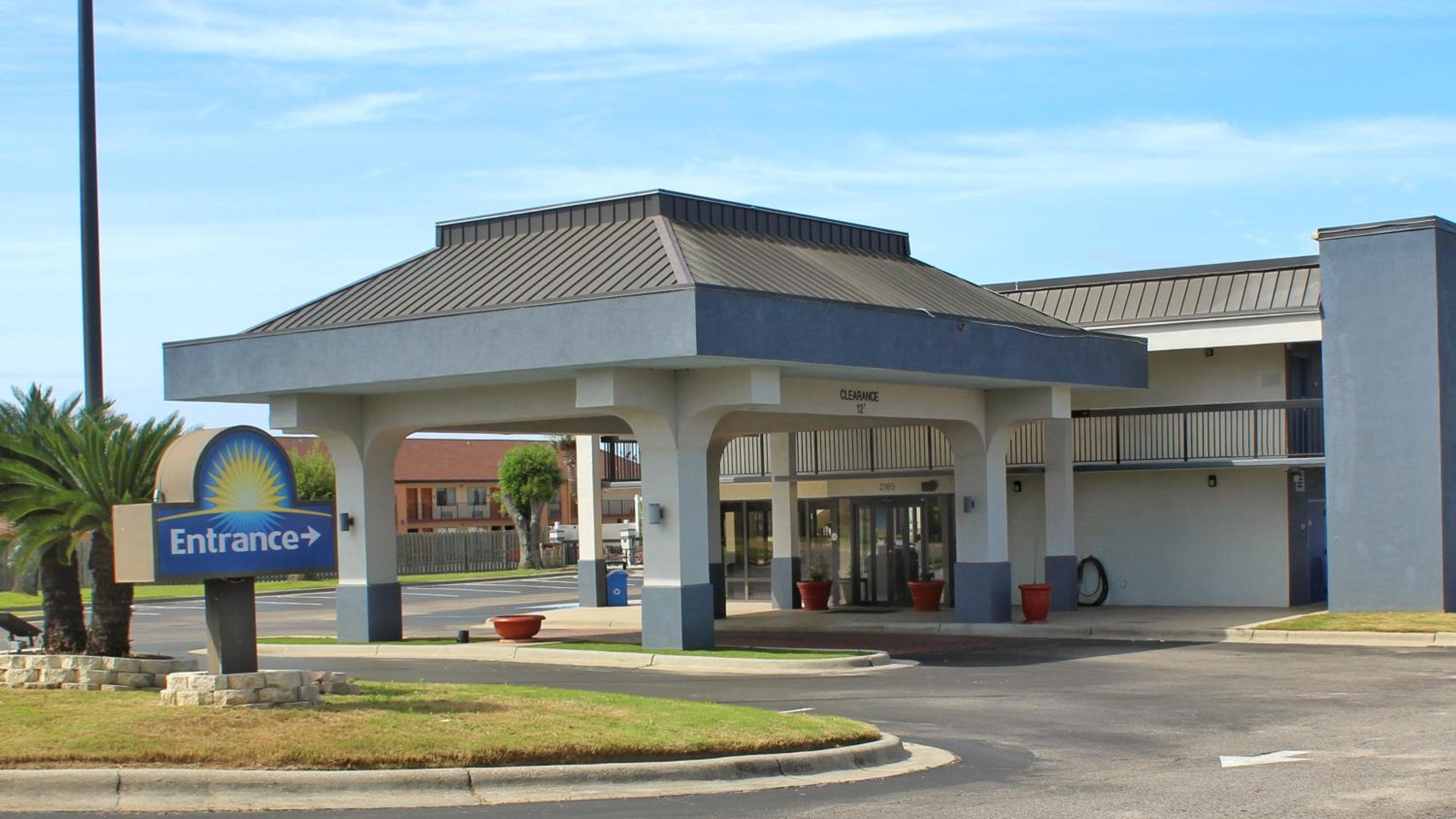 Marianna Vacations - Days Inn by Wyndham Marianna - Property Image 1