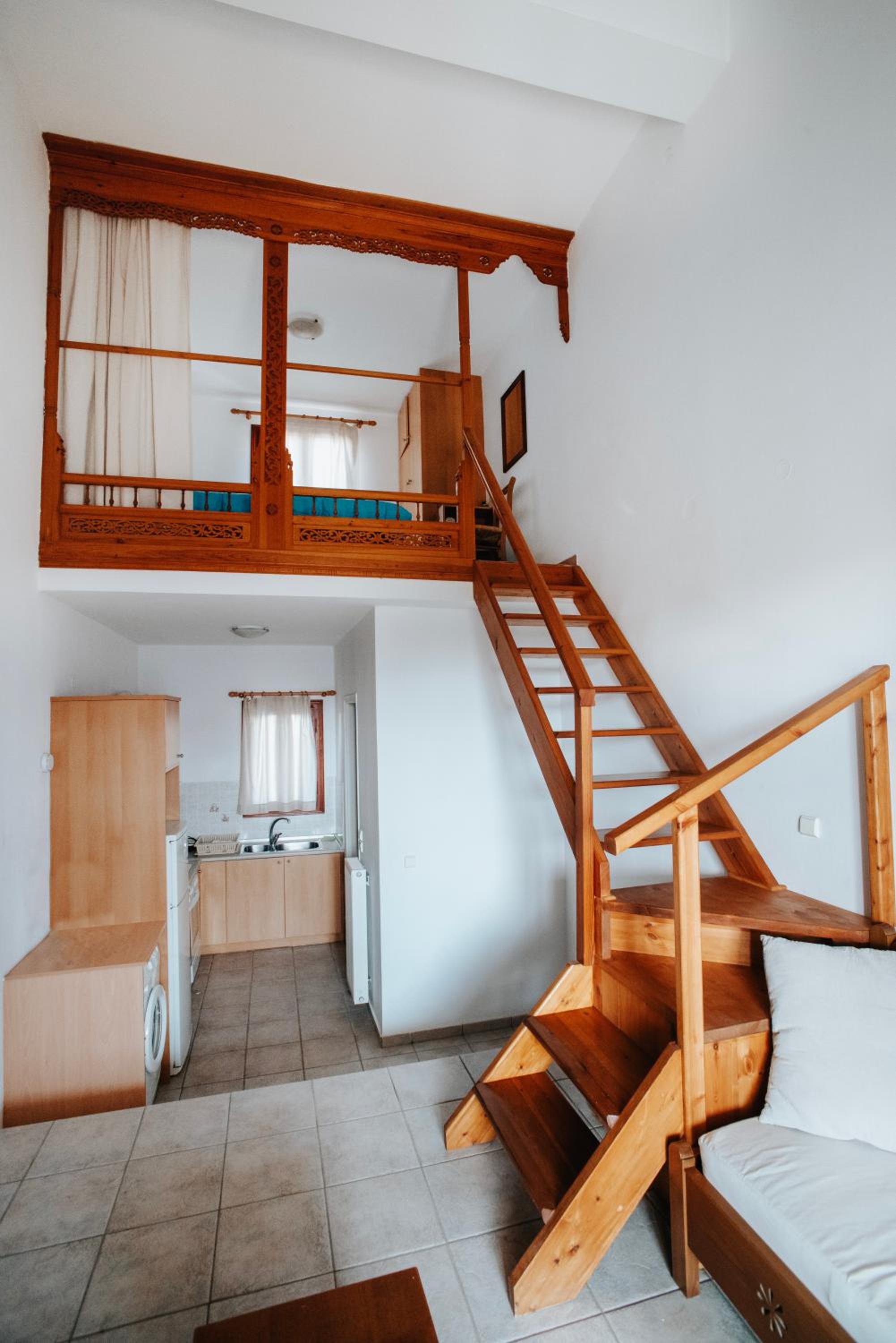 HORIZON Skyrian house