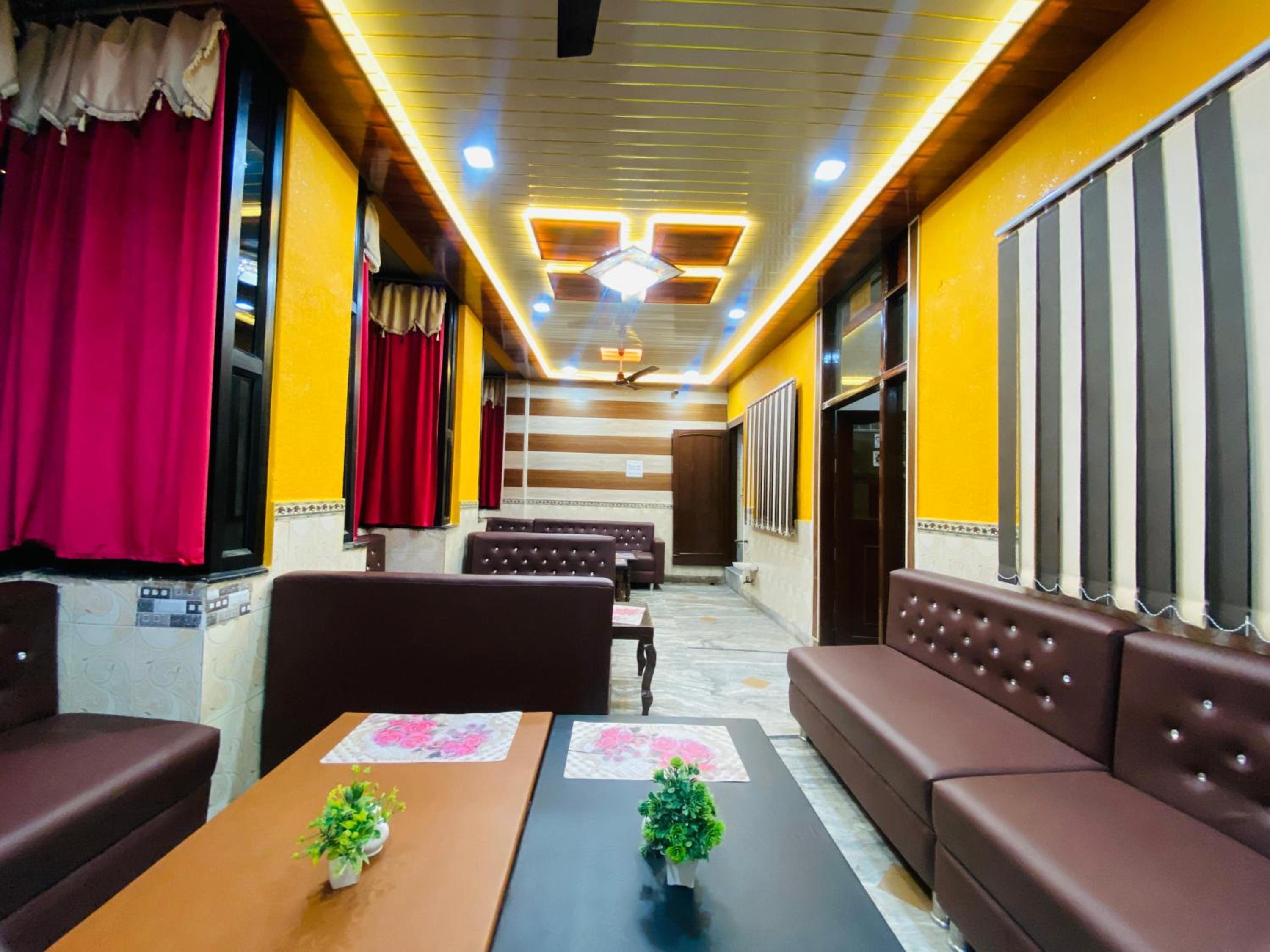 Friends Guest House & Hostel- near TAJ MAHAL