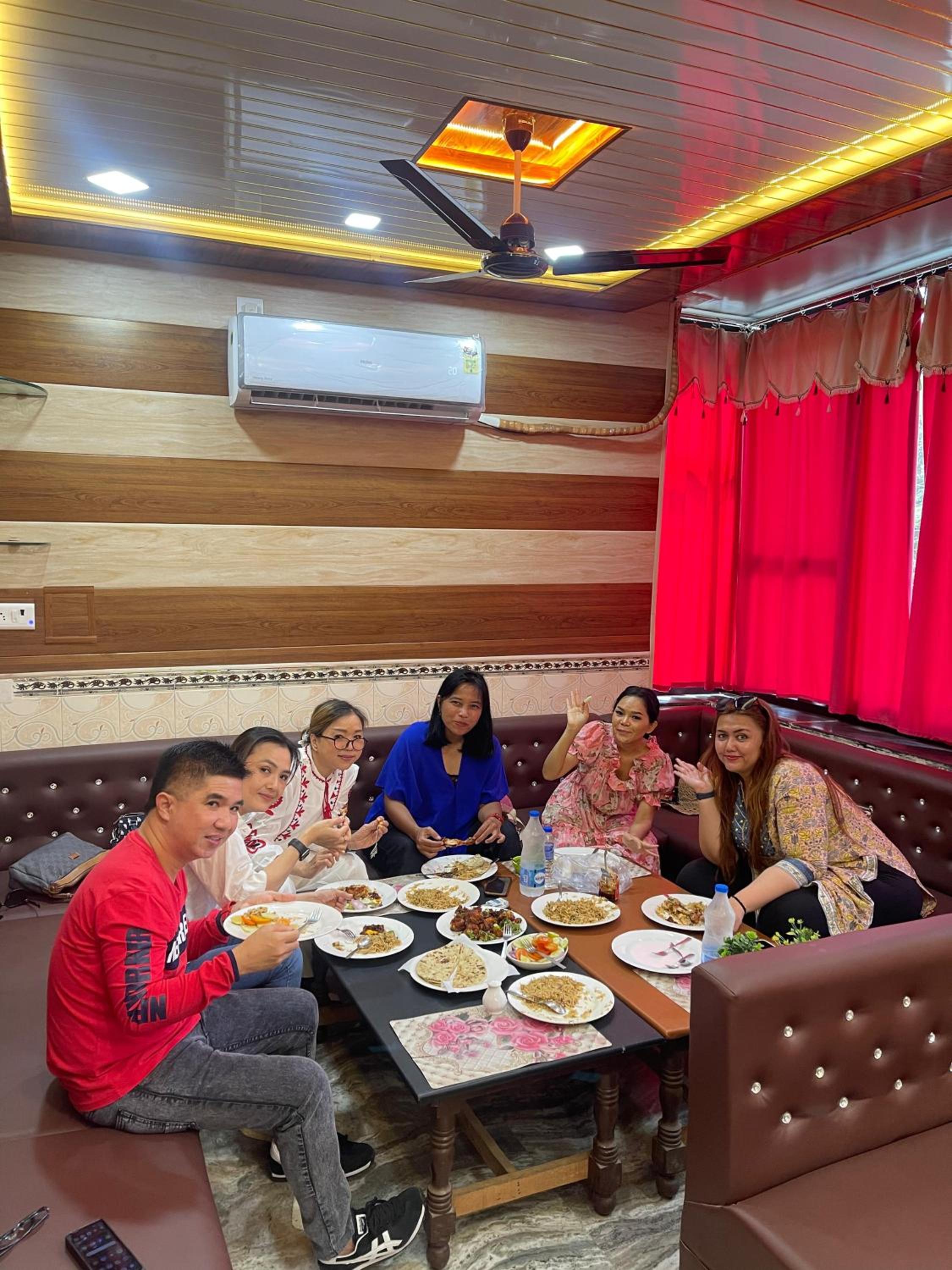 Friends Guest House & Hostel- near TAJ MAHAL