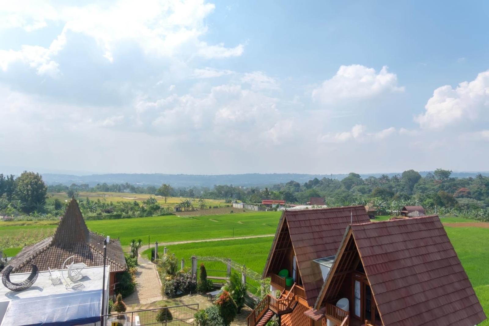 TwoSpaces Living at deRos Resort & Cafe, Bogor view 5