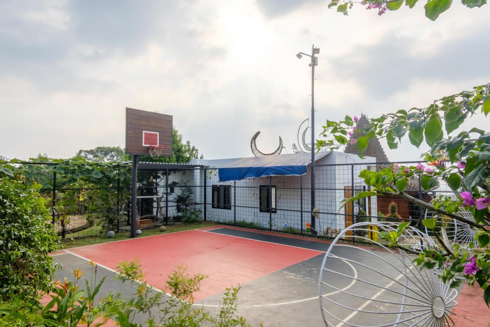 TwoSpaces Living at deRos Resort & Cafe, Bogor view 4