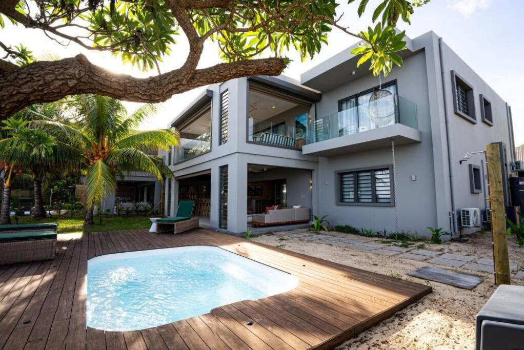 Tamarin Sunset Beach III view 2