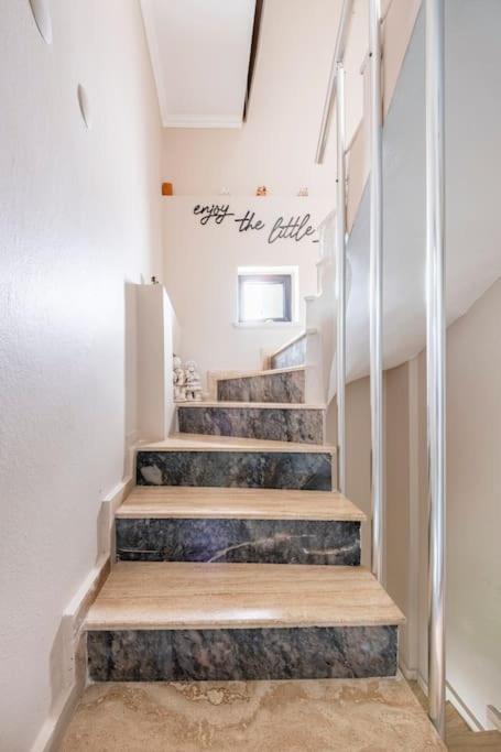 Arya Roof House - Image 42