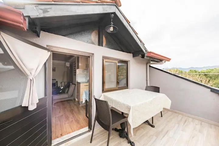 Arya Roof House - Image 10