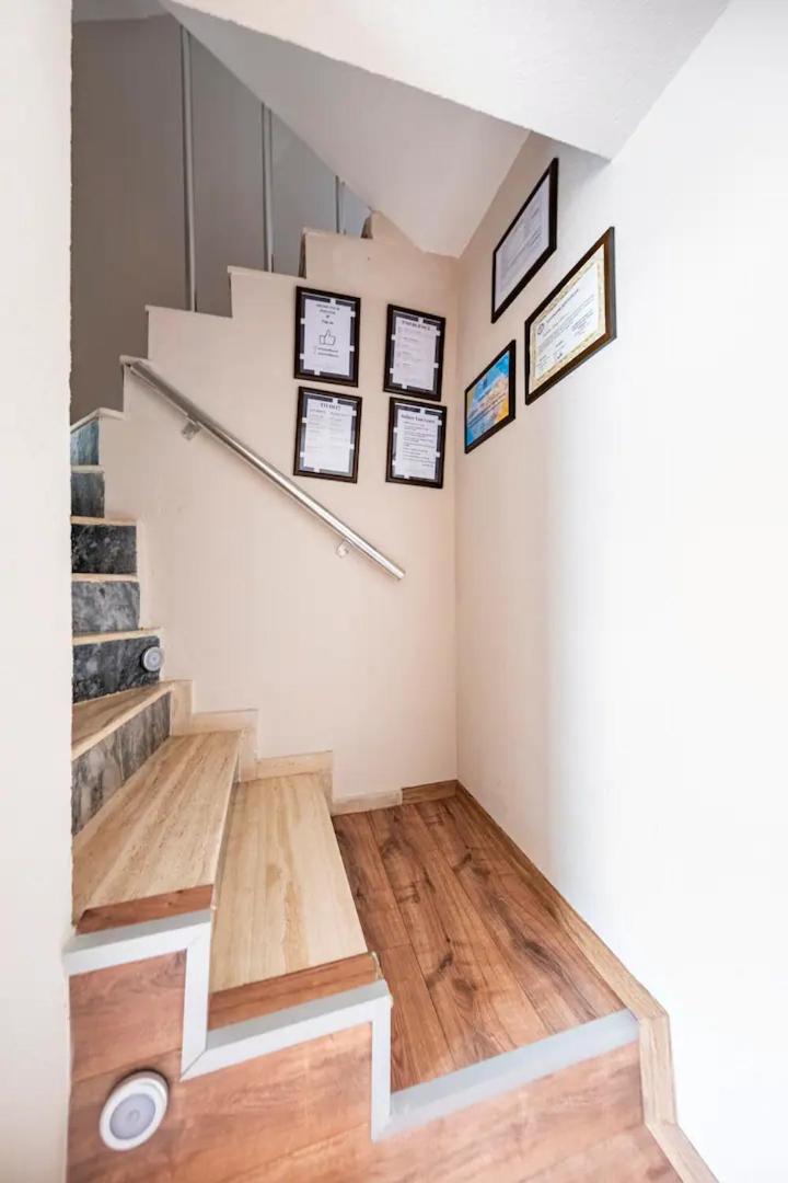 Arya Roof House - Image 33