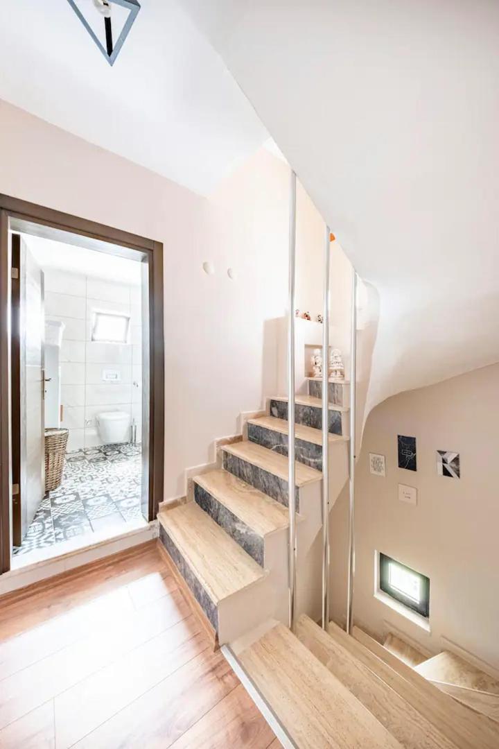 Arya Roof House - Image 32