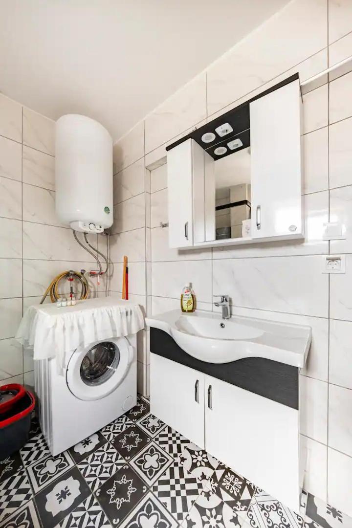 Arya Roof House - Image 25