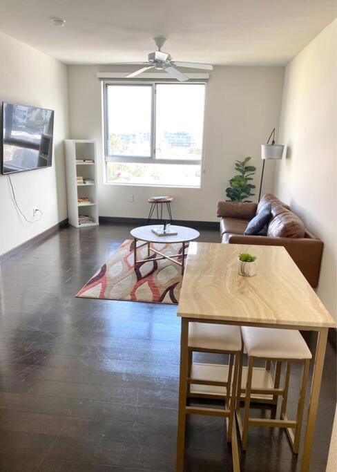 Cute Cozy unit in west Hollywood