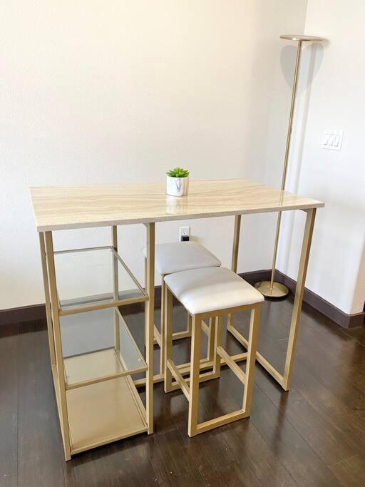 Cute Cozy unit in west Hollywood