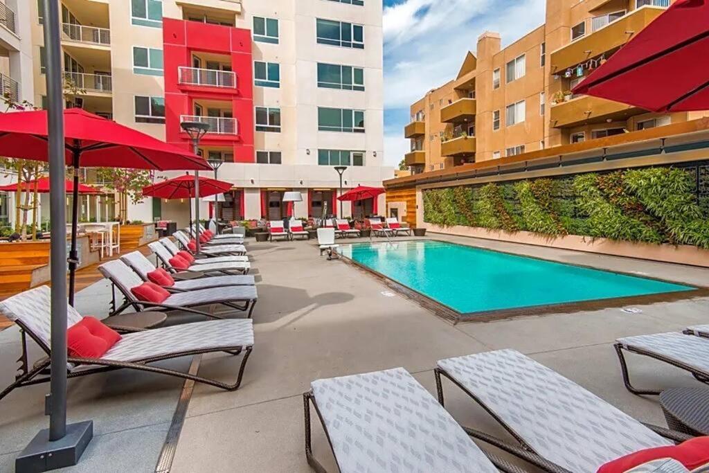 Cute Cozy unit in west Hollywood