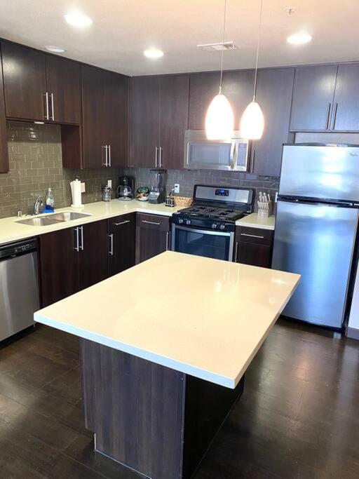 Cute Cozy unit in west Hollywood