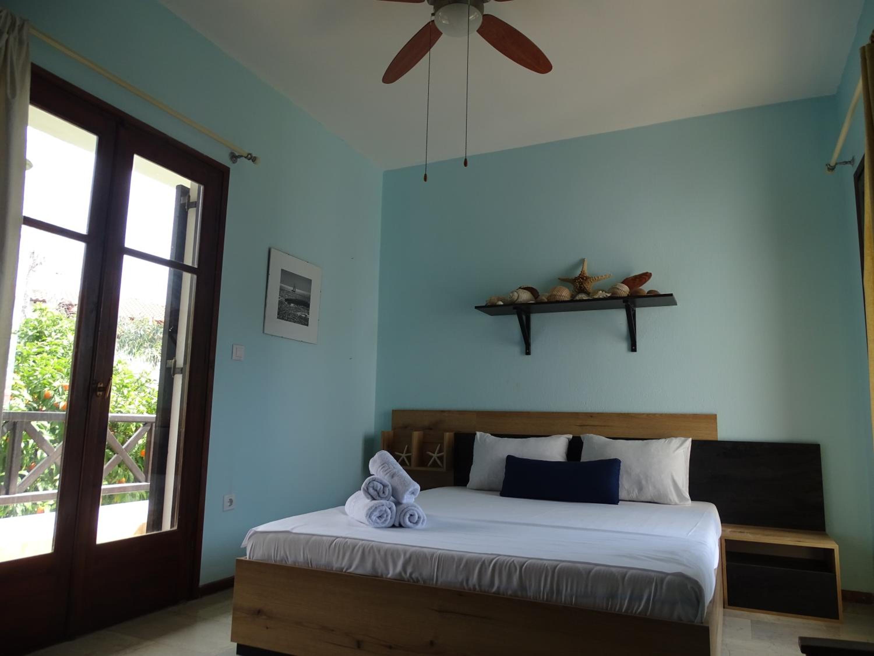 Front of the sea Elia Apartment photo 2