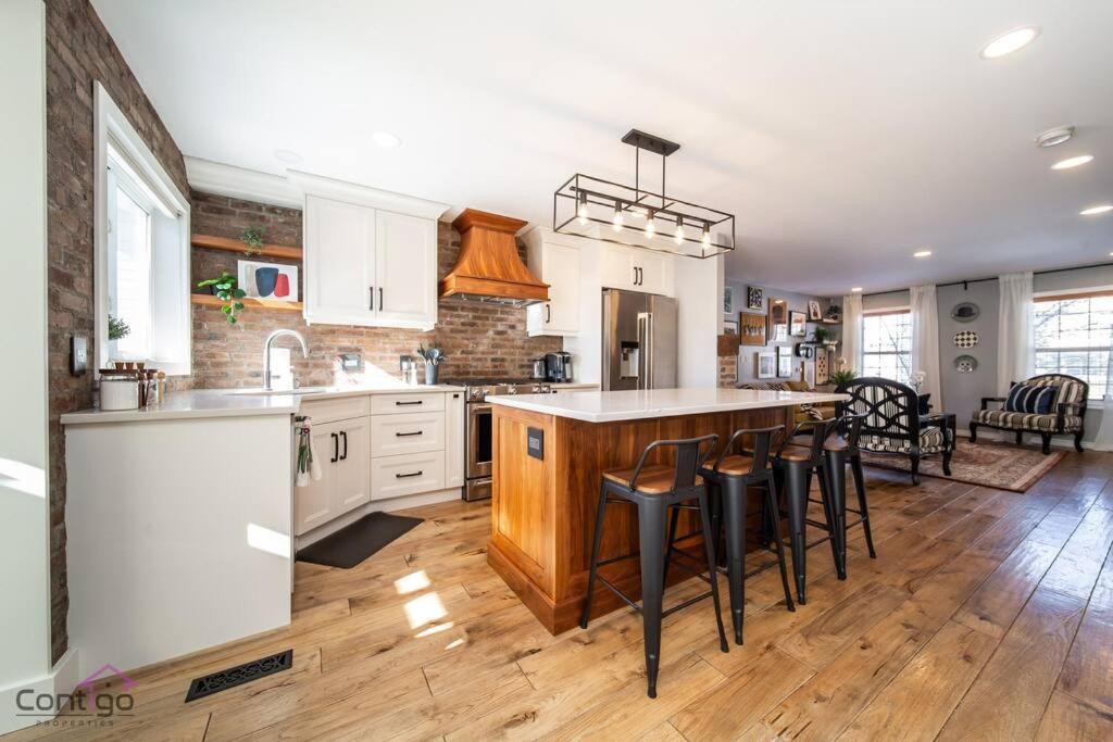 Stylish Euro Vibes Home, Small Gym, AC, Yard, Office