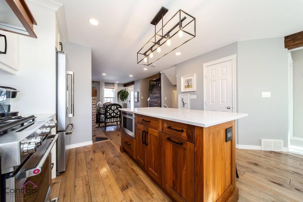 Stylish Euro Vibes Home, Small Gym, AC, Yard, Office