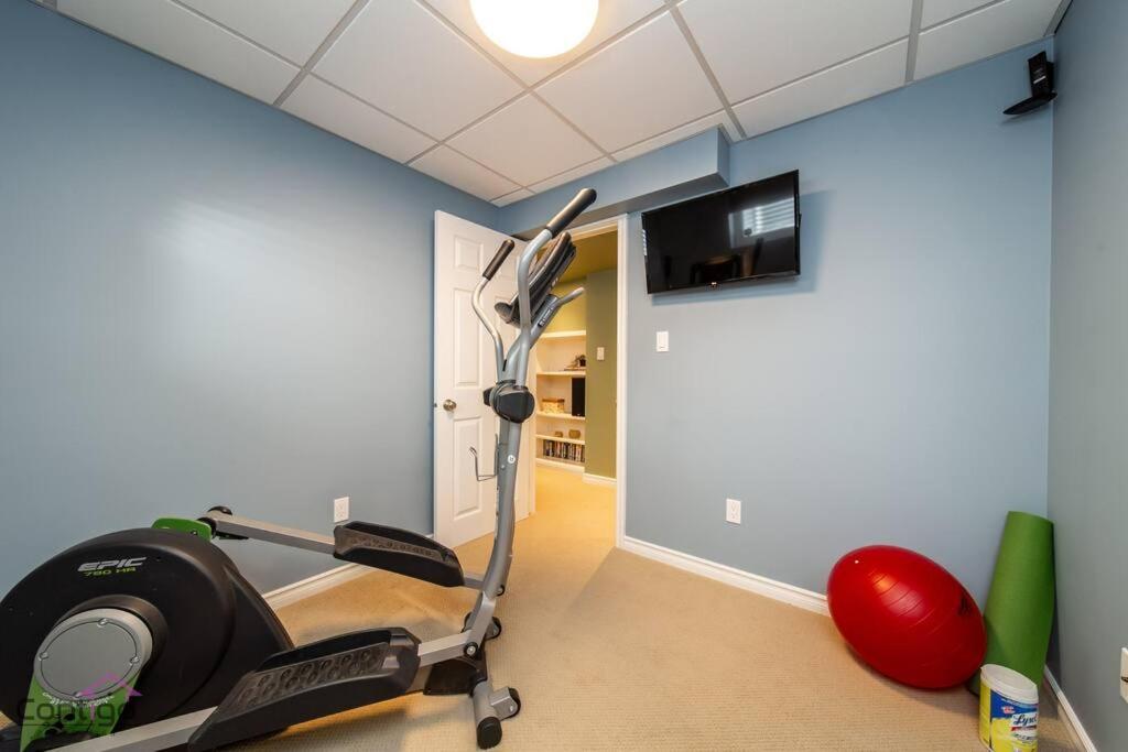 Stylish Euro Vibes Home, Small Gym, AC, Yard, Office