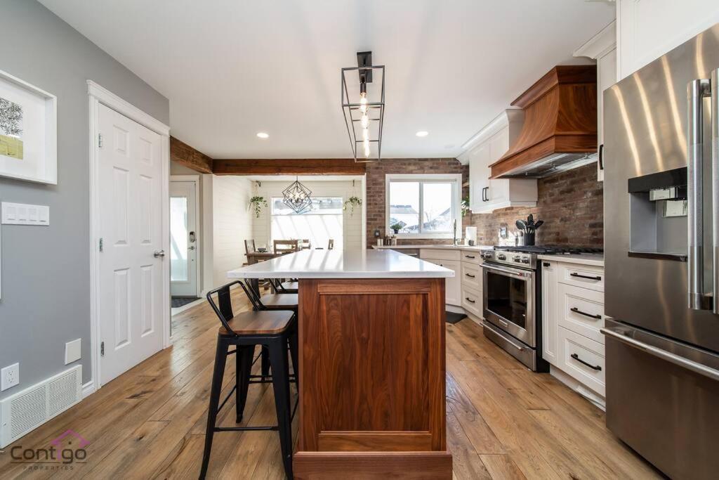 Stylish Euro Vibes Home, Small Gym, AC, Yard, Office