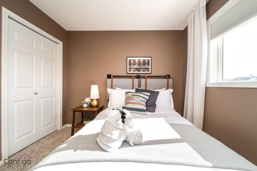 Stylish Euro Vibes Home, Small Gym, AC, Yard, Office