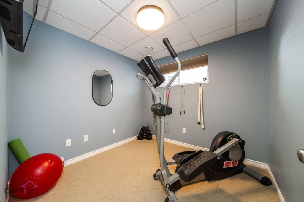 Stylish Euro Vibes Home, Small Gym, AC, Yard, Office