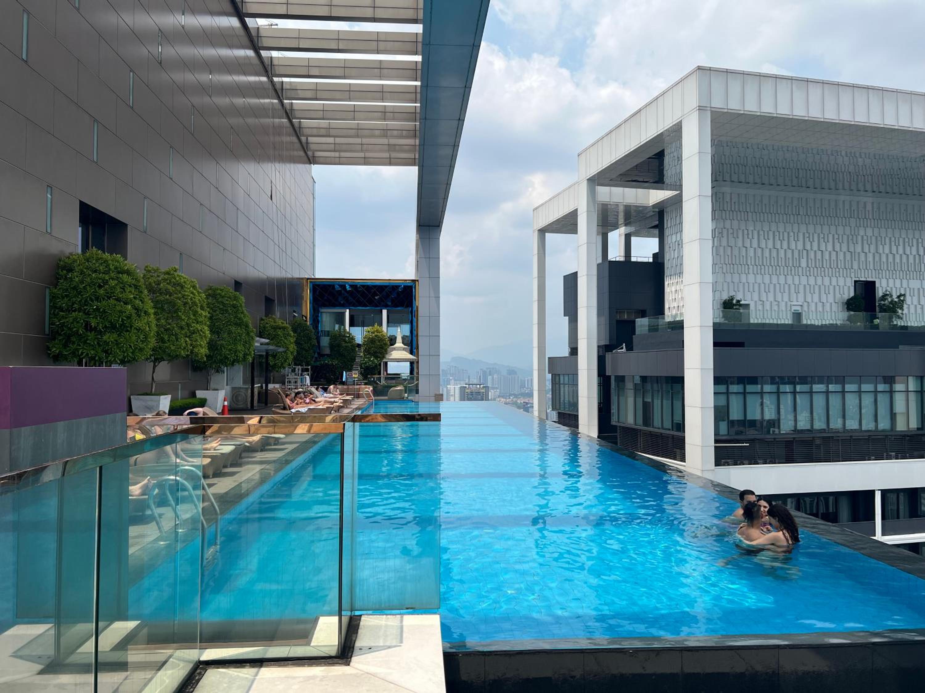 Faced Suites by Penguinhome