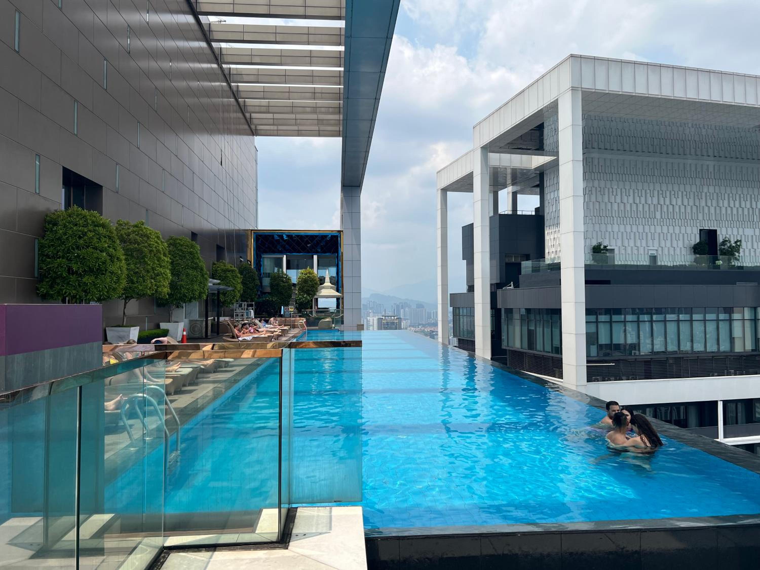 Faced Suites by Penguinhome