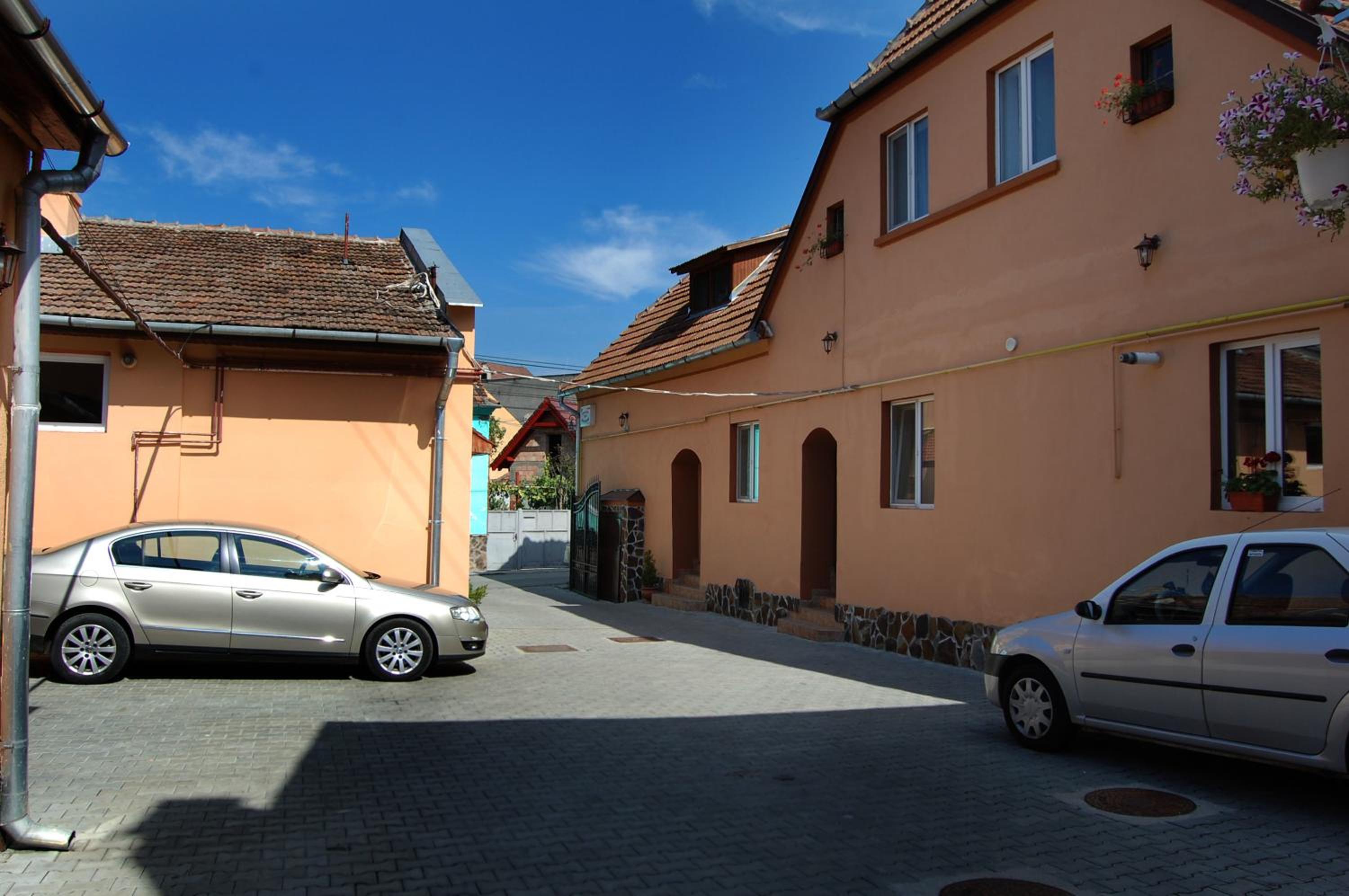 Photo 33