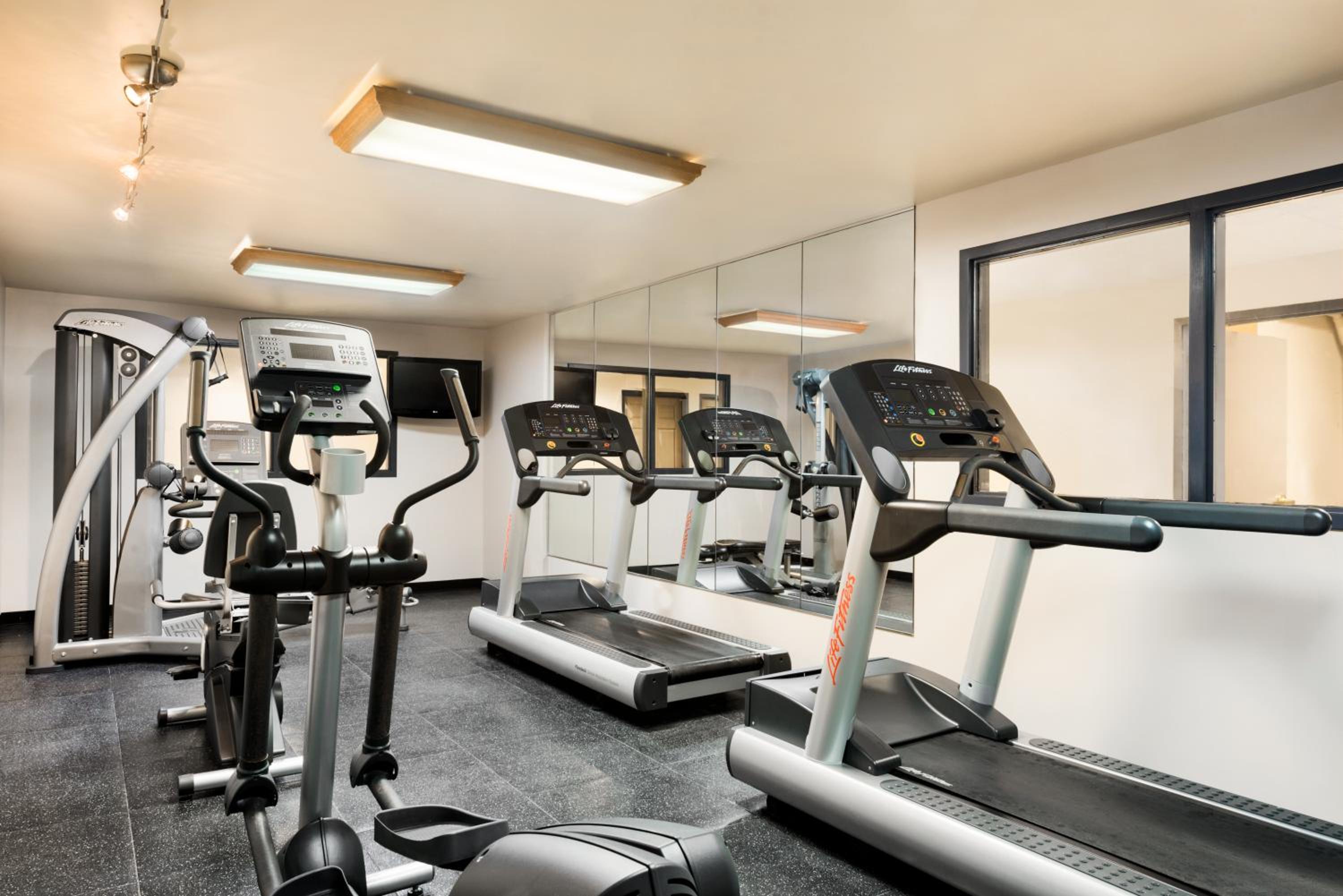 Plymouth Vacations - Country Inn Suites by Radisson, Minneapolis West, MN - Property Image 37