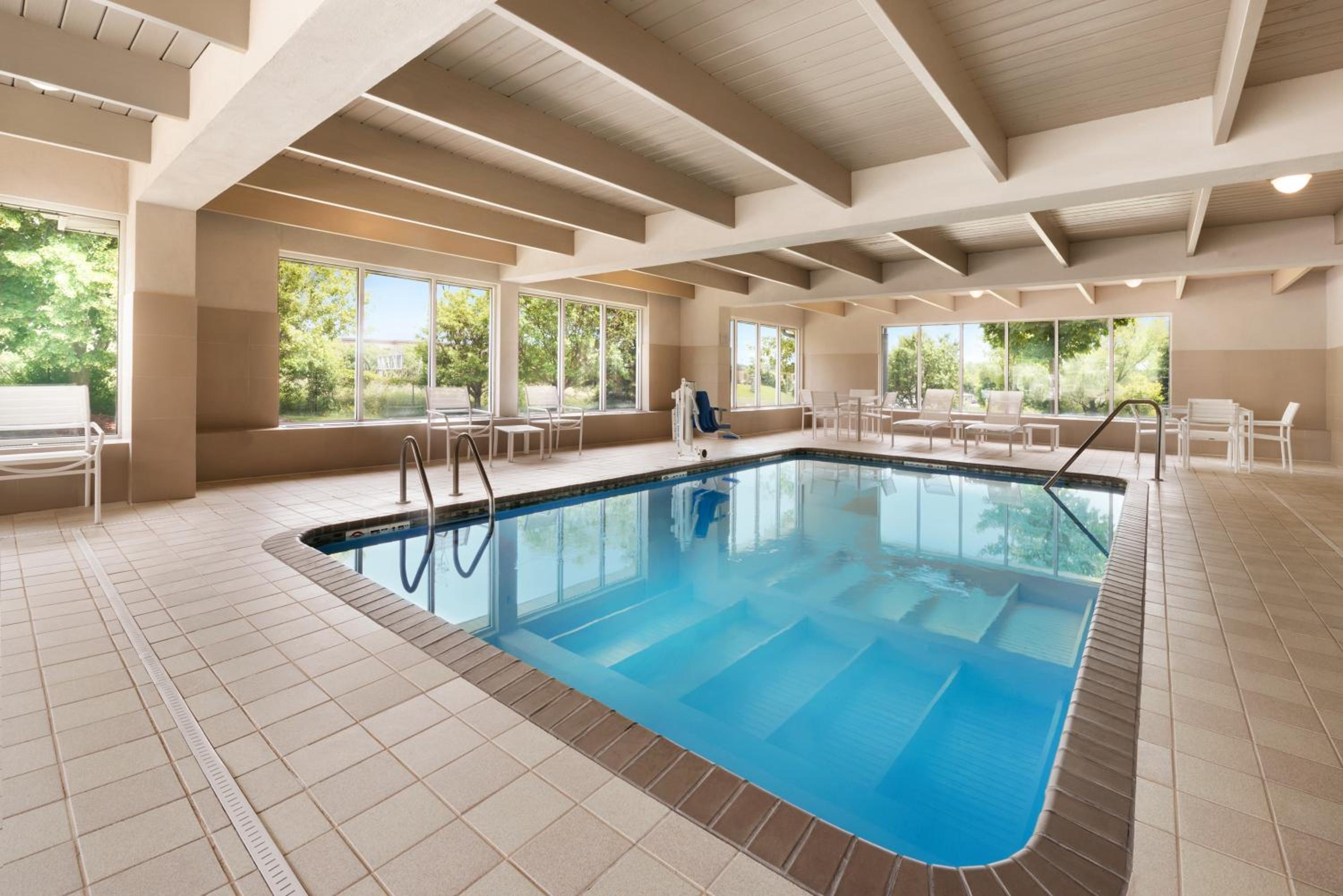 Plymouth Vacations - Country Inn Suites by Radisson, Minneapolis West, MN - Property Image 24