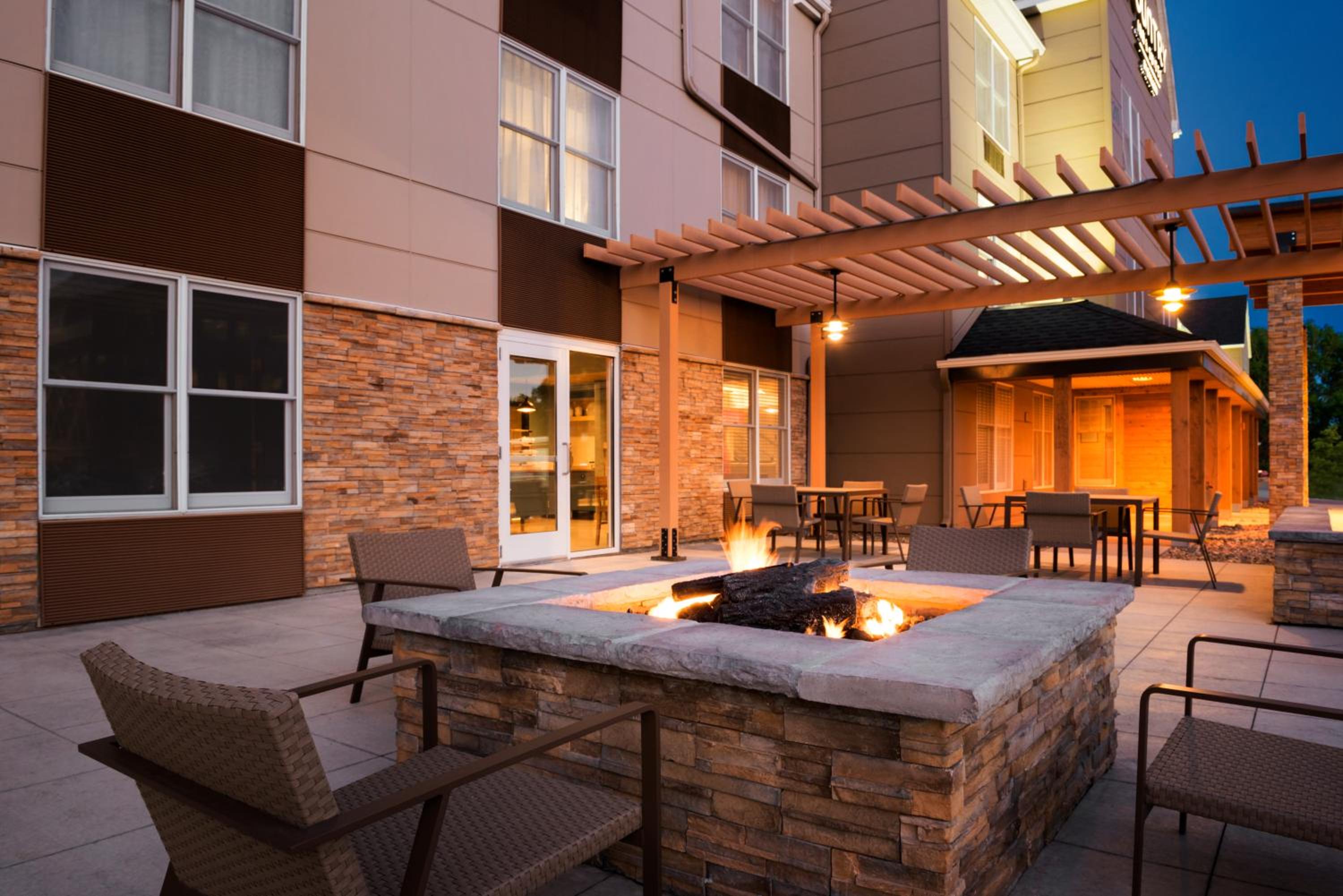 Plymouth Vacations - Country Inn Suites by Radisson, Minneapolis West, MN - Property Image 25