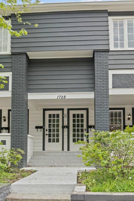 3BR City Chic Modern Apt - Central Location view 5
