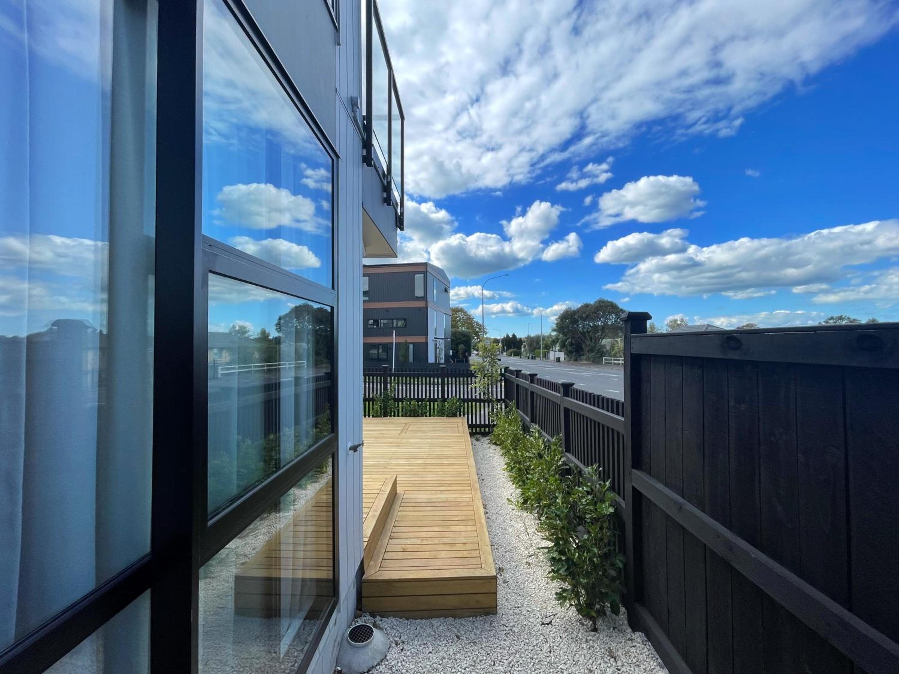 Great Value 1B1B studio in Sandringham - Private Entrance, Close to City, Heat Pump, Netfilx view 5