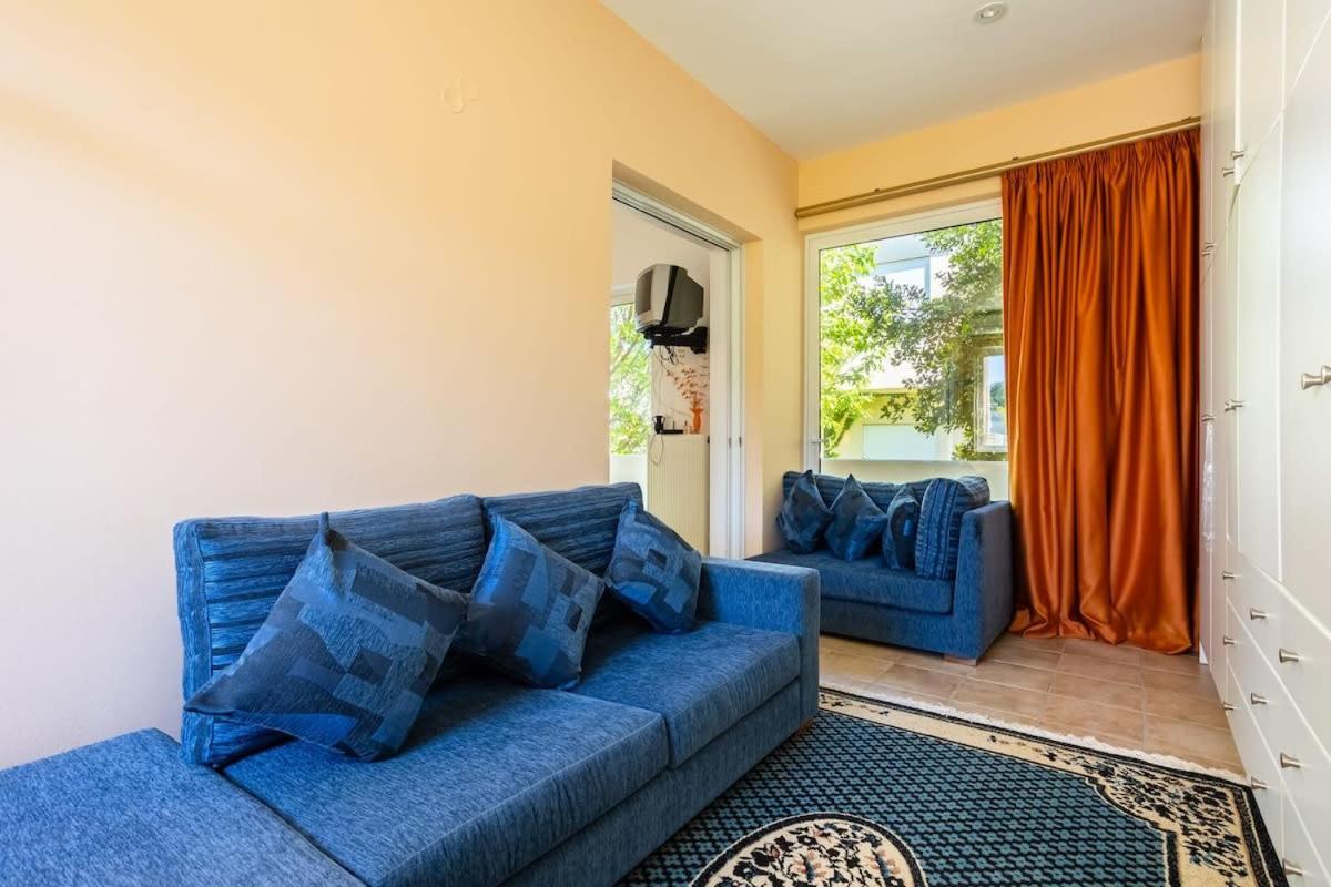 Beachfront Haven - Peaceful Seaside Retreat photo 4