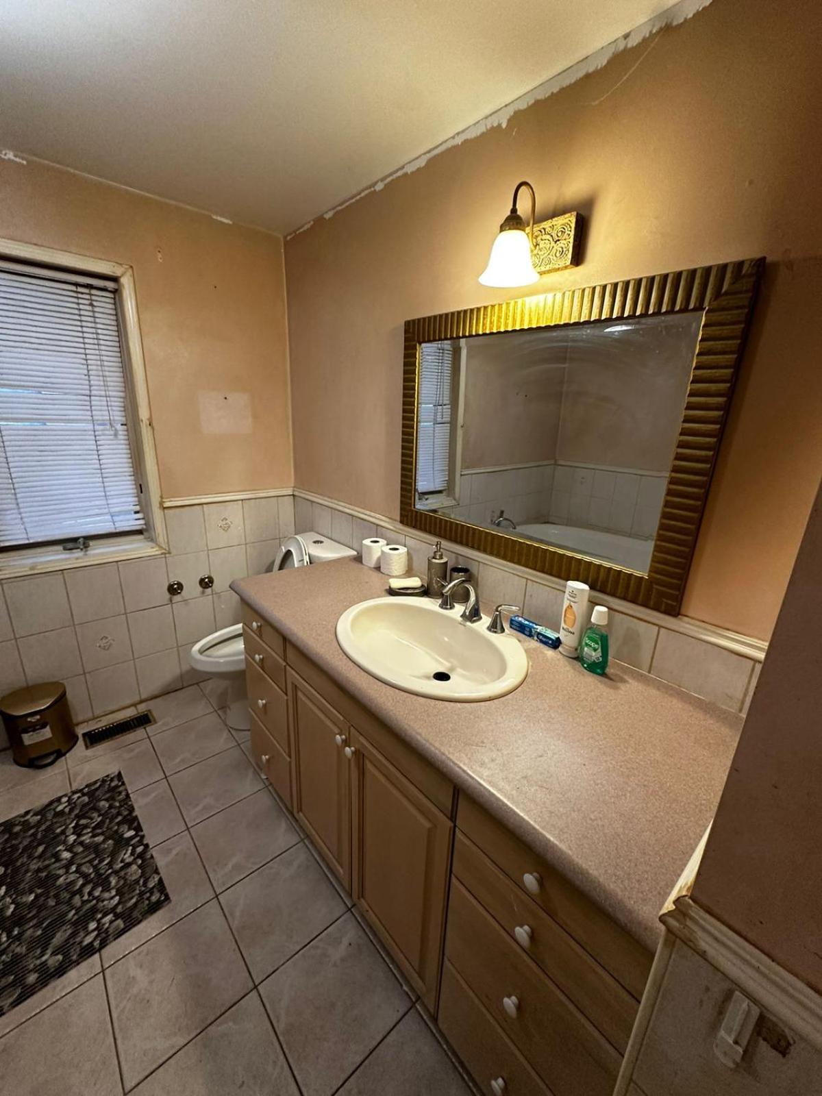 Executive Suite in a Victorian Style Bungalow P4b