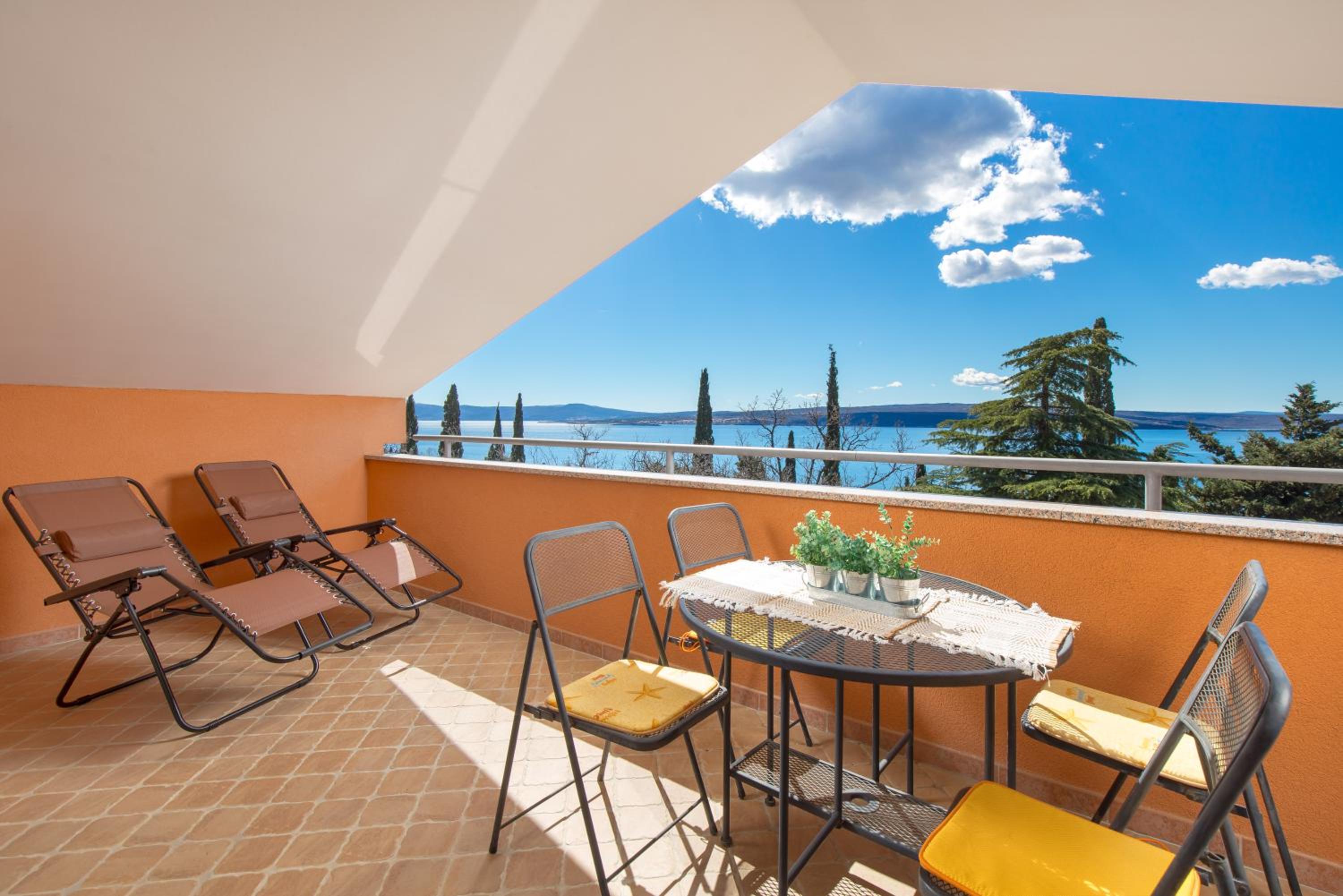 Villa Monticello Crikvenica, 200m from sea with rome garden view 2