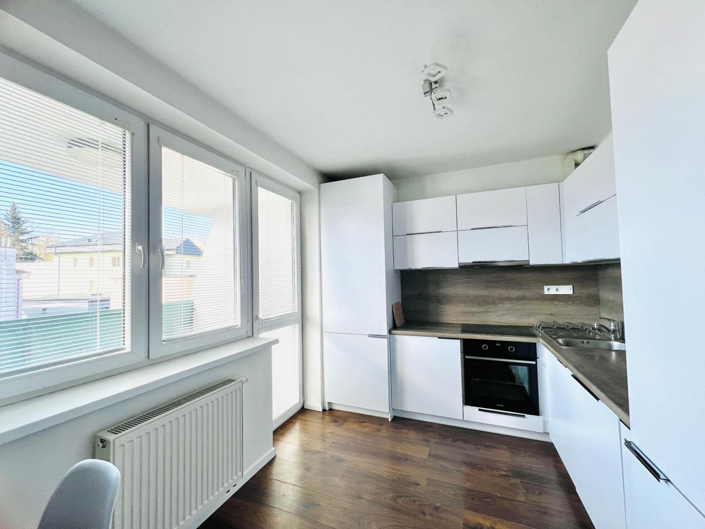 H5 apartman 2 bedrooms with balcony and free parking view 2