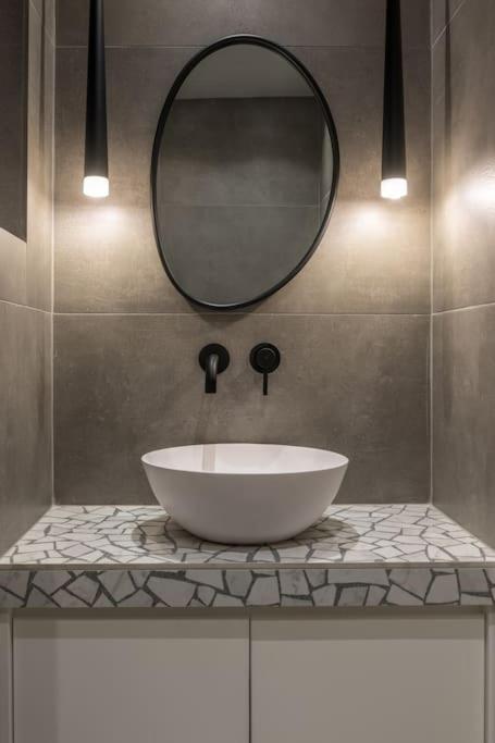 Modern and Stylish Apartment in Kolonaki photo 2