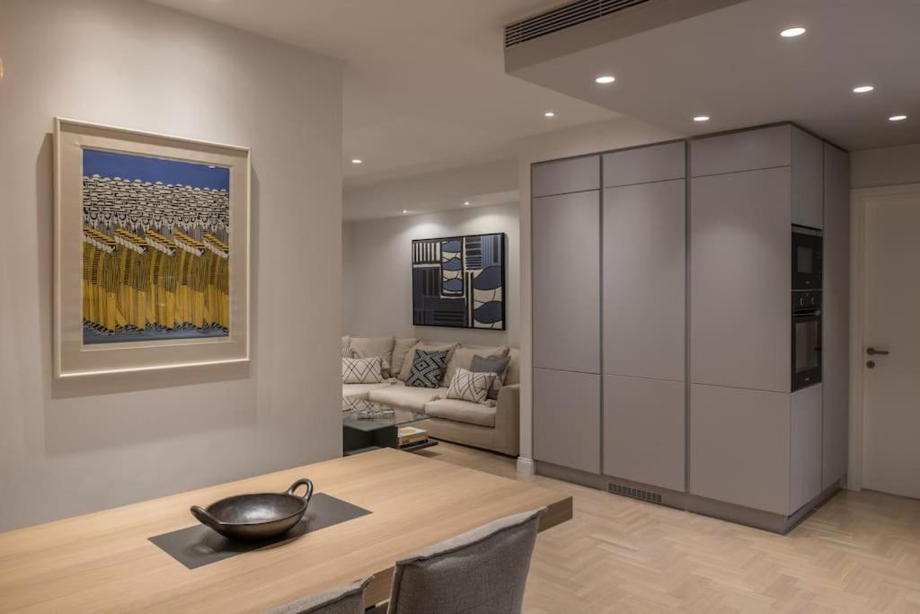 Modern and Stylish Apartment in Kolonaki photo 4