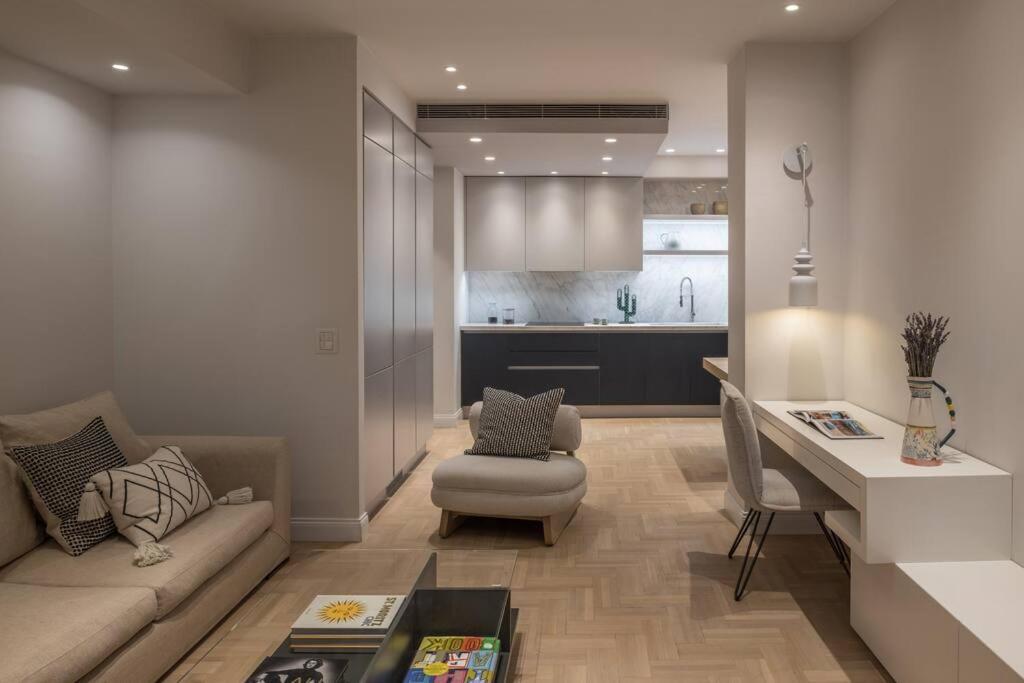 Modern and Stylish Apartment in Kolonaki photo 3