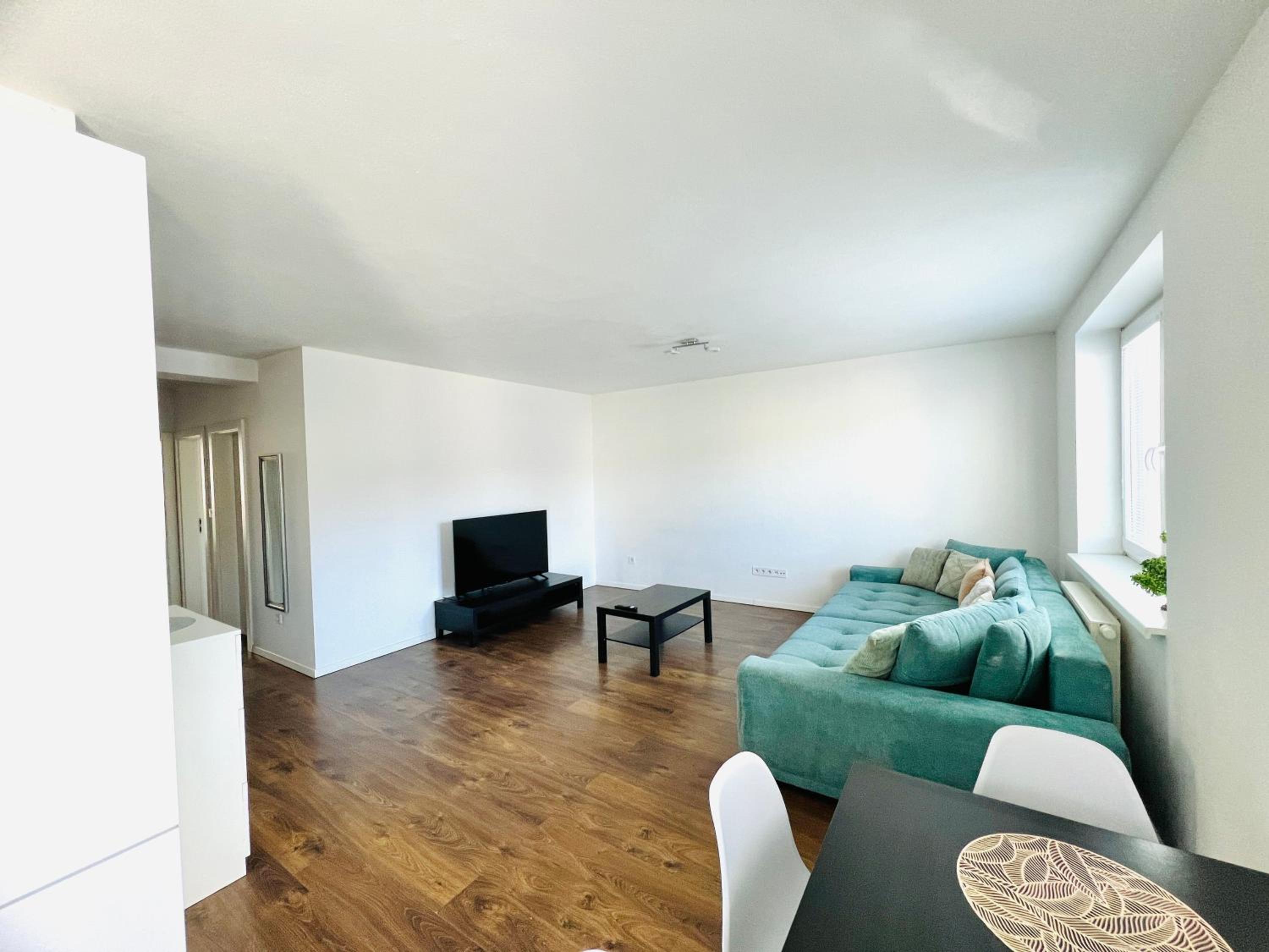 H5 apartman 2 bedrooms with balcony and free parking view 5
