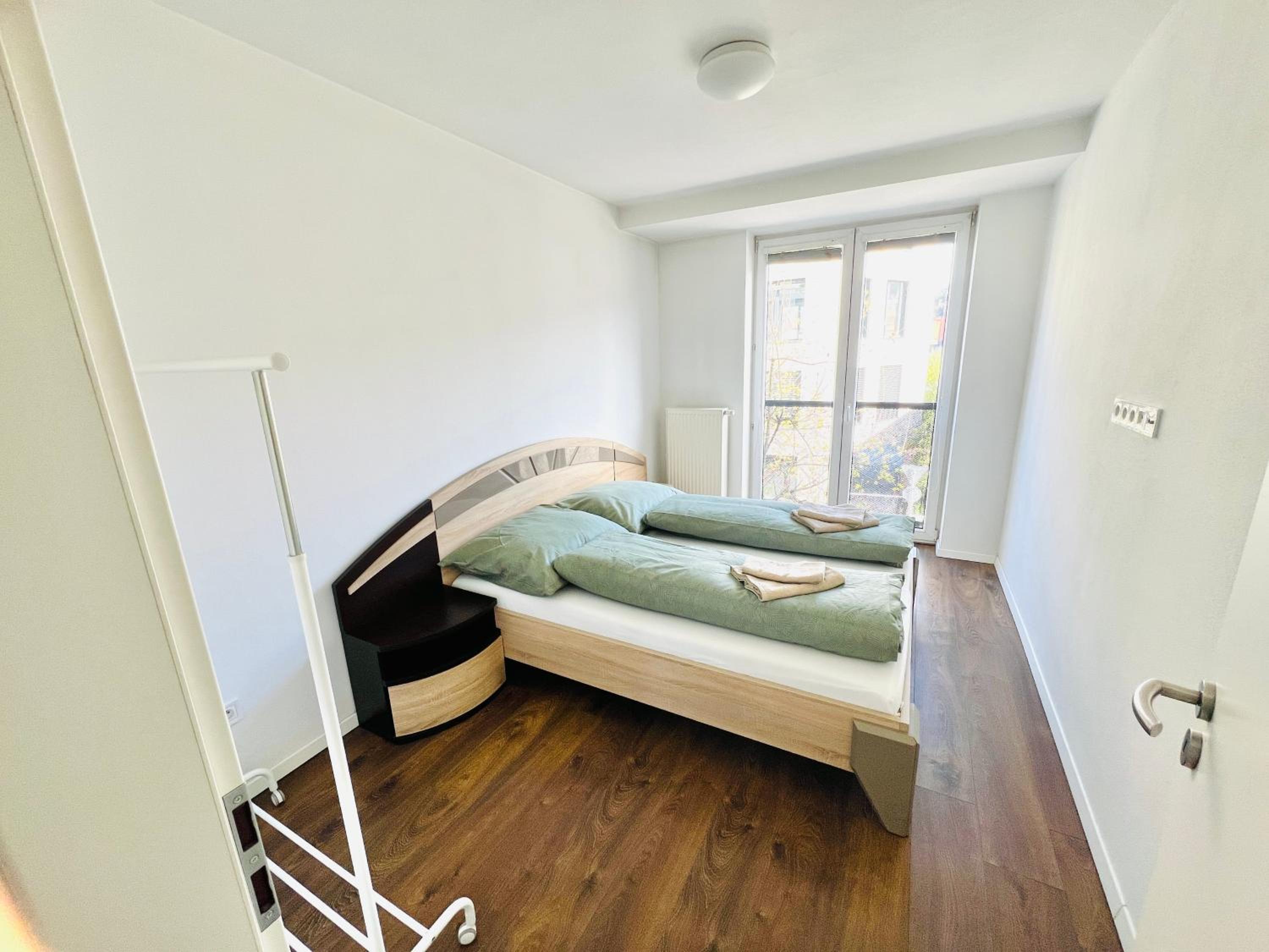 H5 apartman 2 bedrooms with balcony and free parking view 3